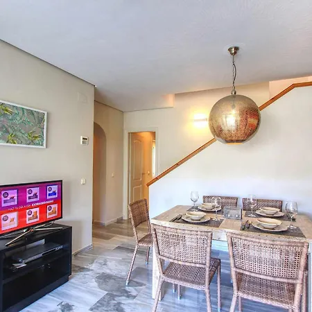 1081 Beachfront Penthouse Jacuzzi Roofterace Lounge Wifi Apartment *