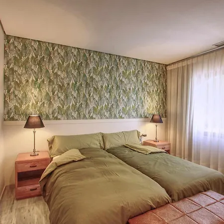 1081 Beachfront Penthouse Jacuzzi Roofterace Lounge Wifi * Marbella