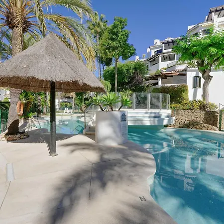 1081 Beachfront Penthouse Jacuzzi Roofterace Lounge Wifi * Marbella
