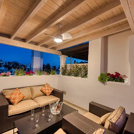 1081 Beachfront Penthouse Jacuzzi Roofterace Lounge Wifi Apartment *