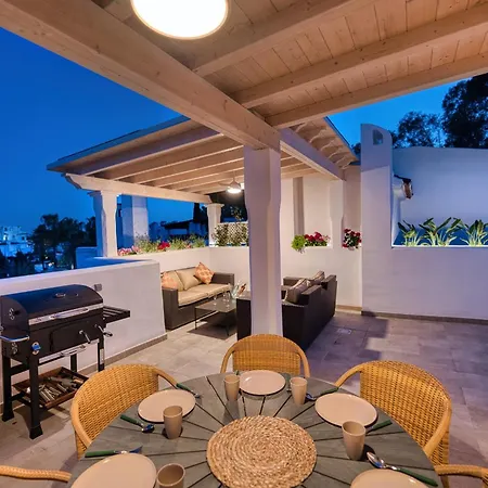 Apartment 1081 Beachfront Penthouse Jacuzzi Roofterace Lounge Wifi *